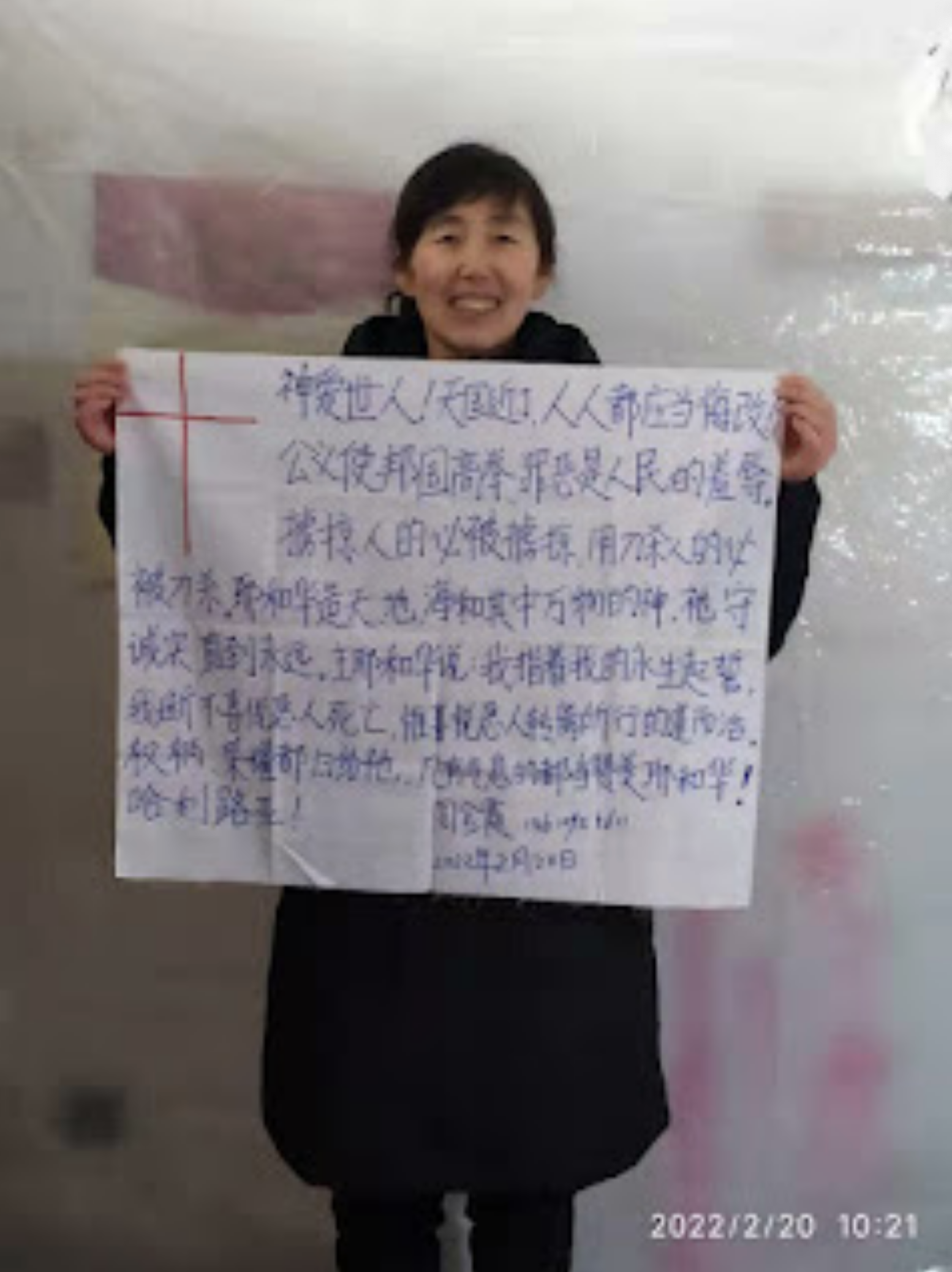 Zhou Jinxia with her Christian message for Xi Jinping. Picture Release International ChinaAid source
