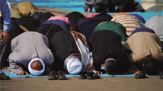 R129 Egypt Praying